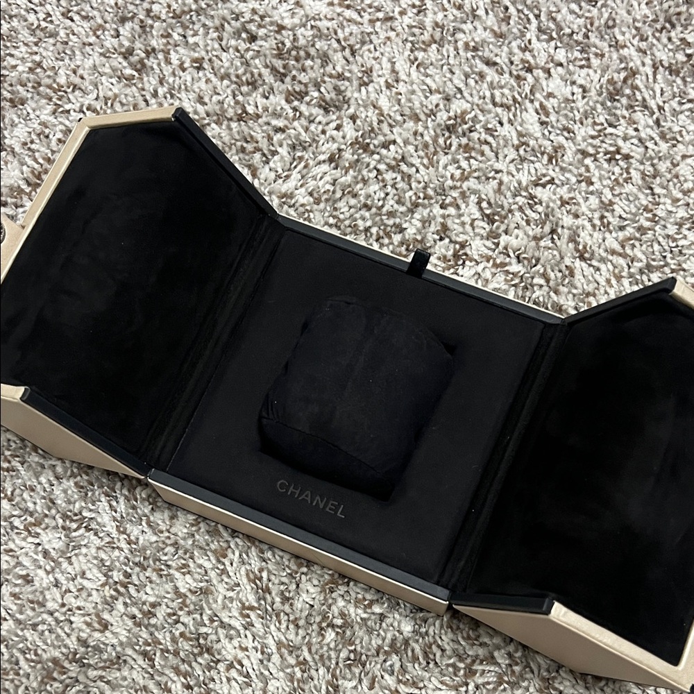 CHANEL case - Picture 2 of 8